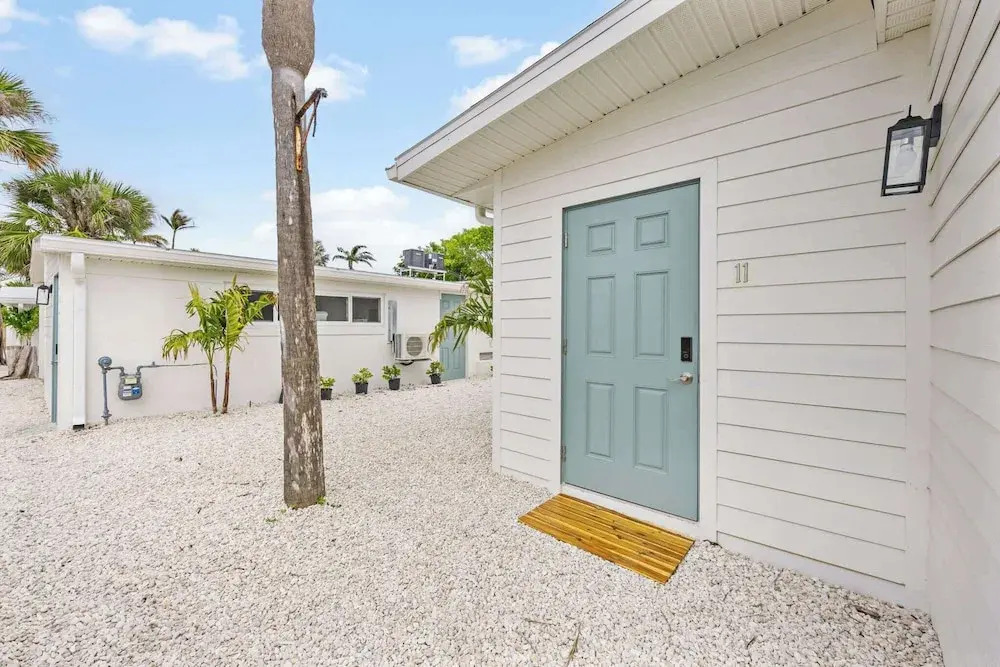Welcome to The Drift Your Laid-back Beach Escape in Cocoa Beach! 2/2