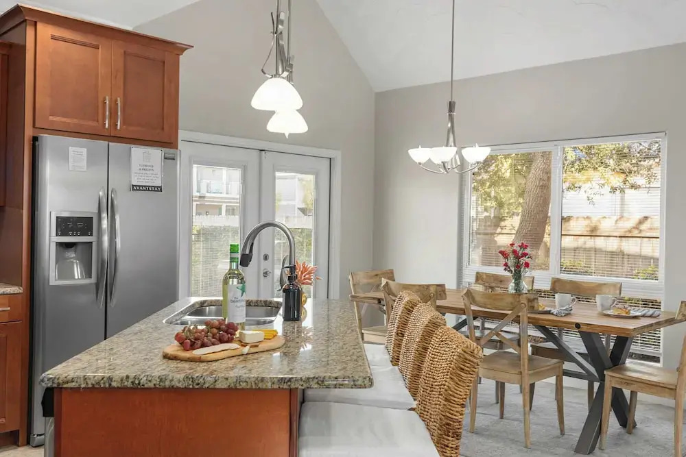 Pelican Retreat by Avantstay 5 Mins TO Beach Pet Friendly w/ Pool & Bbq!