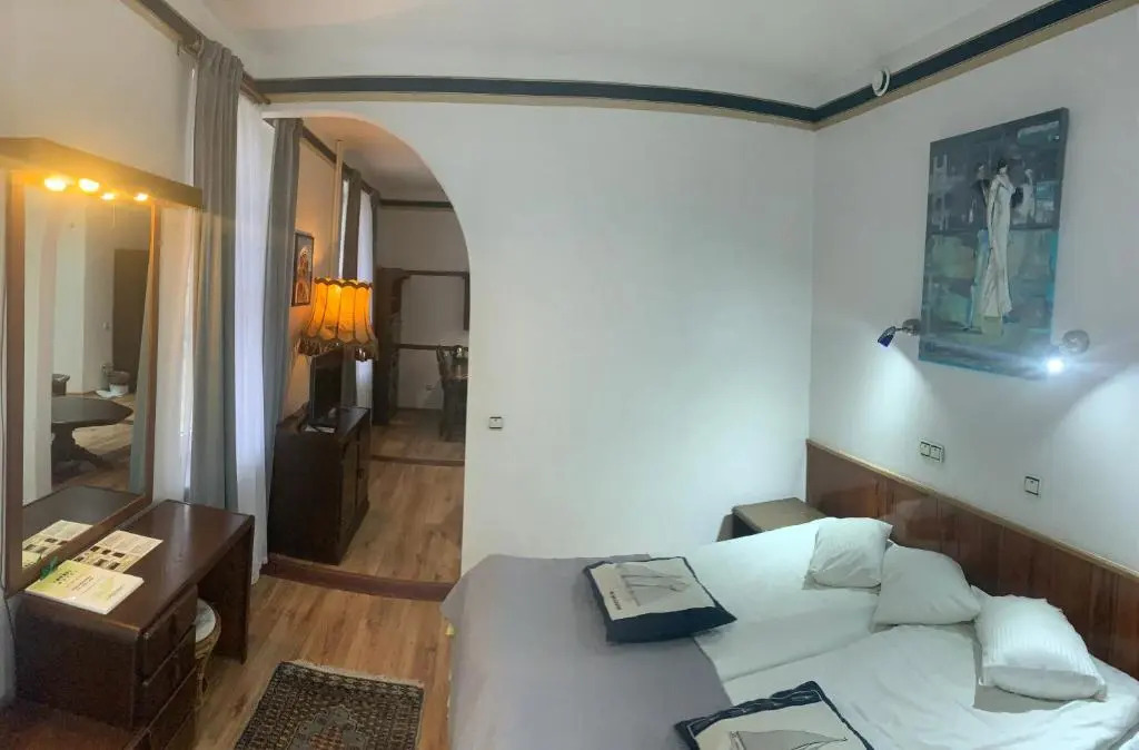 NB Hotel with Free Parking
