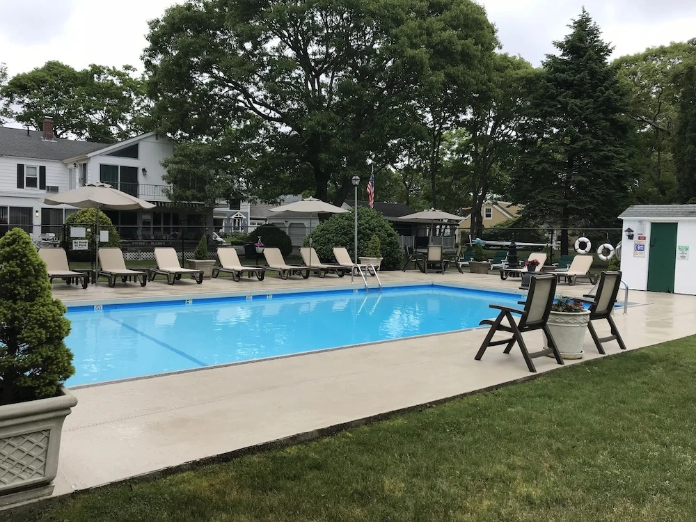 Falmouth Heights Motor Lodge