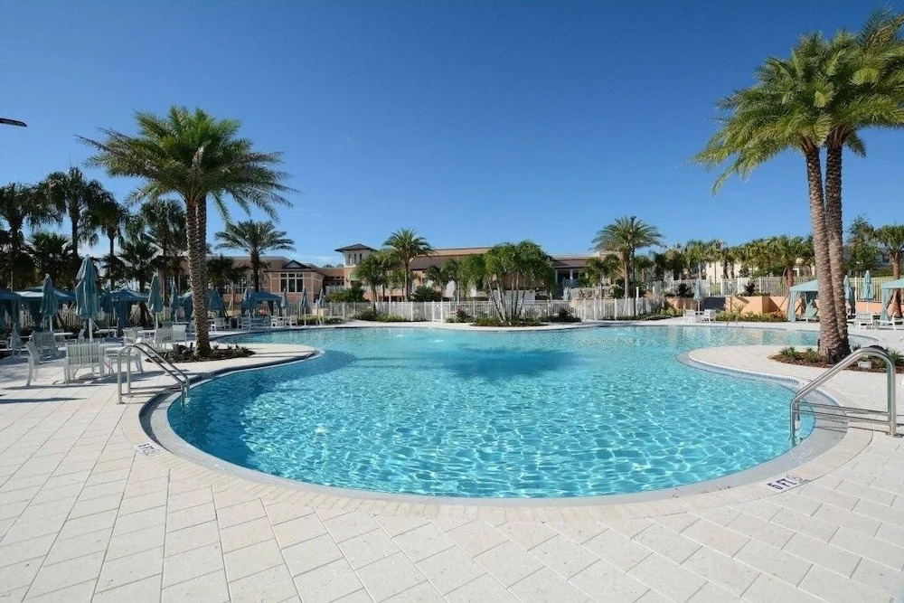 5 Bedrooms Townhome w- Splashpool - 8205SA 5 Townhouse by RedAwning