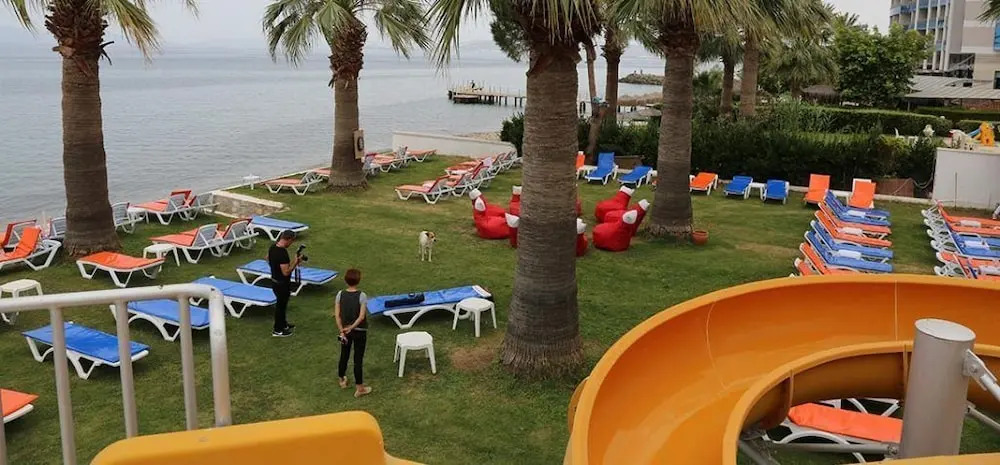 Bella Pino Beach Club Hotel