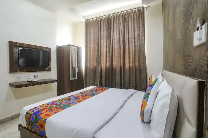 FabExpress Paradise Inn