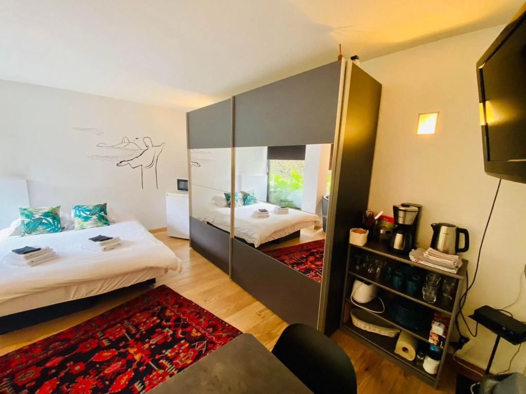 Modern Studio 4p near Bruges with Free Parking