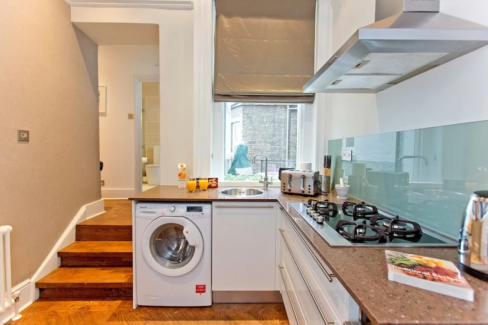 Stunning 2 bed and bath in Kensington