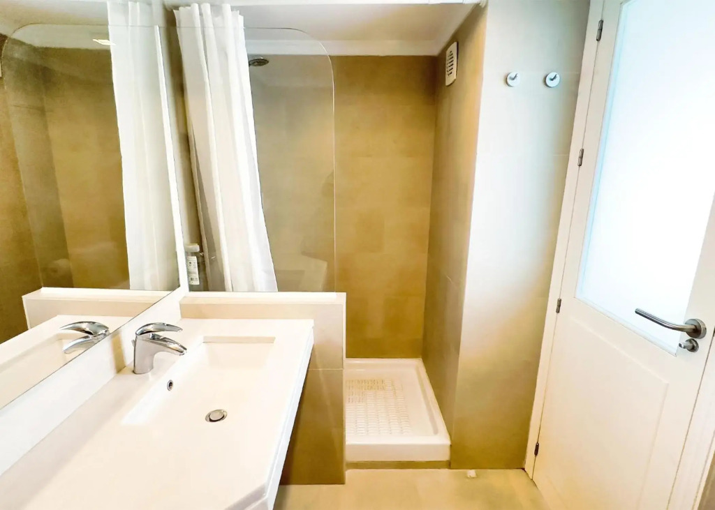 Skol 302 Super One-bedroom Duplex with Sea Views