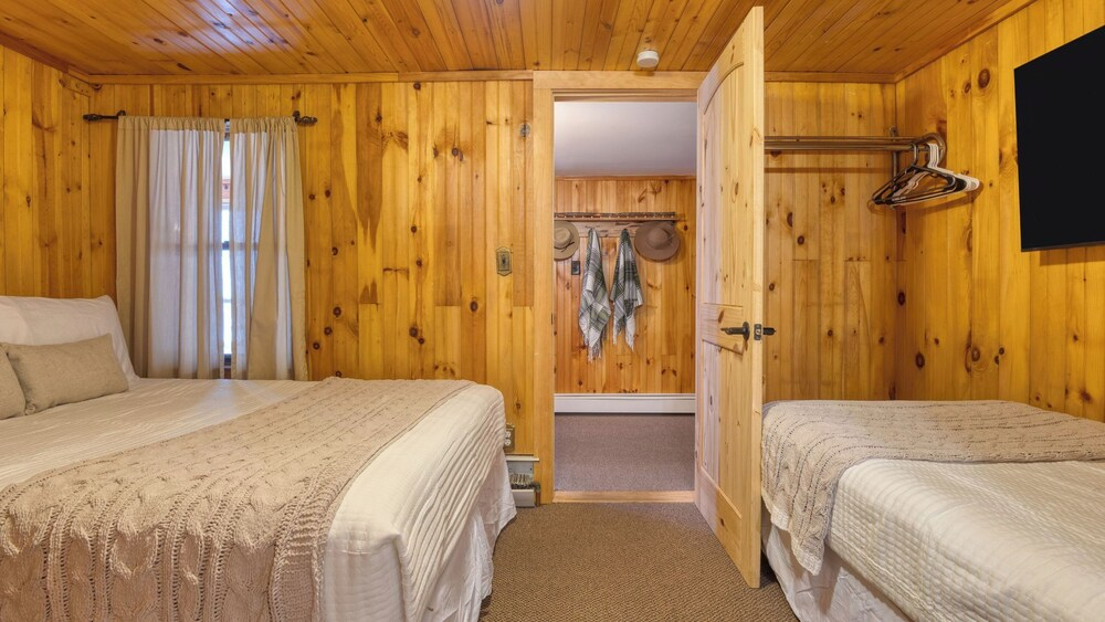 Secluded Catskills Retreat Heated Pool Hot Tub Game Rooms The Hilltop Hideaway by Avantstay