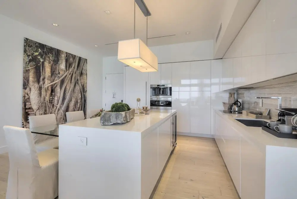 2 2 City View Penthouse Ph1615