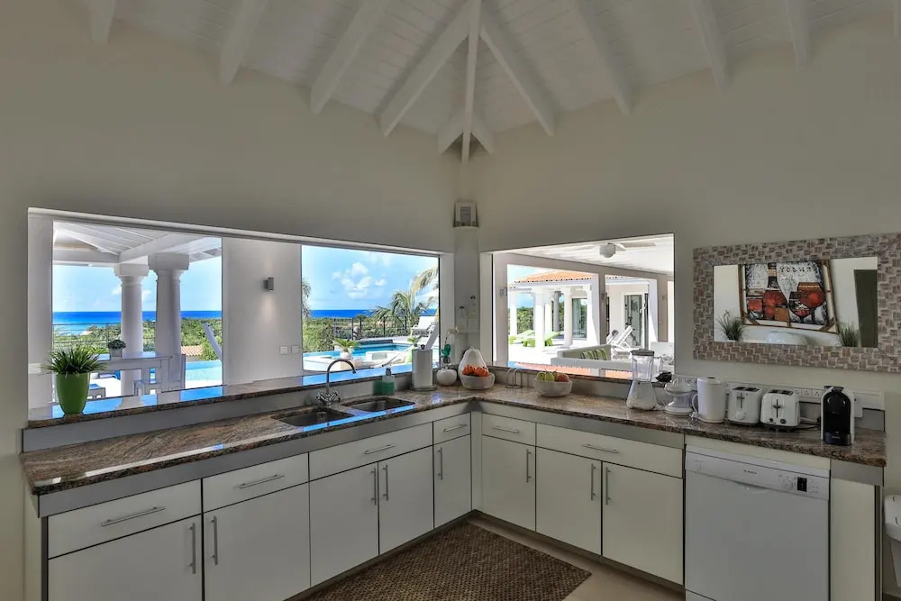 Walk to the Beach! Fabulous Villa With Huge Heated Pool, AC, Free Wifi, Ideal for Groups