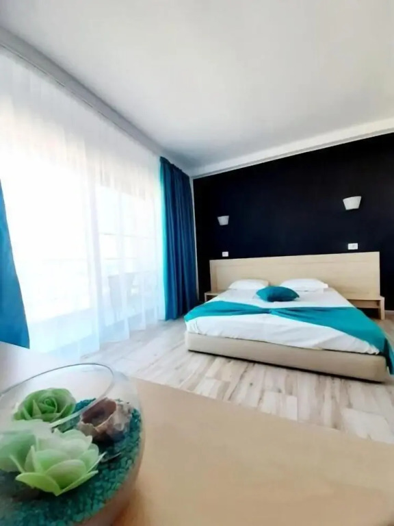 Ryanna Beach pe plaja Belona