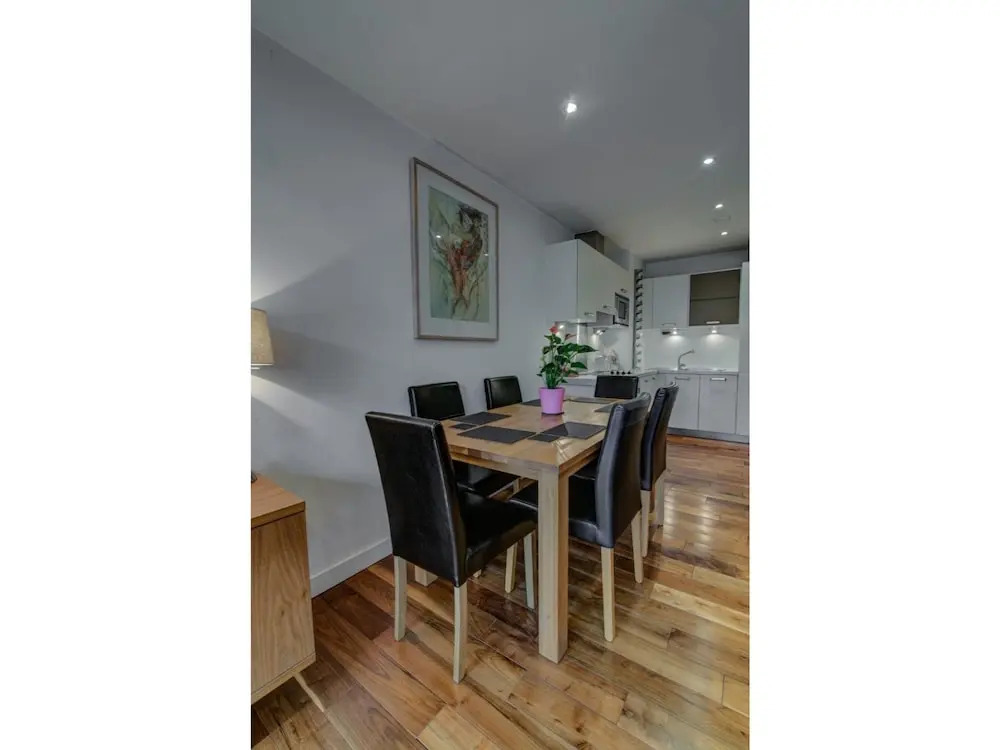 Stunning, Huge and Elegant apt for 6 in Manchester