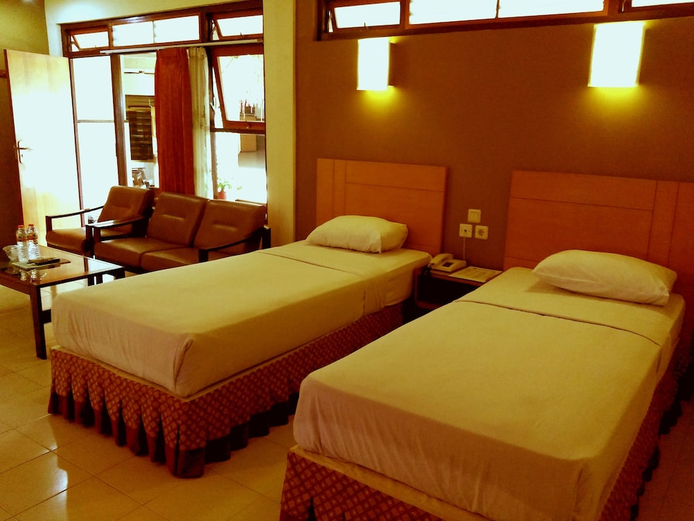 Hotel Lestari Near Lippo Plaza Mall Jember