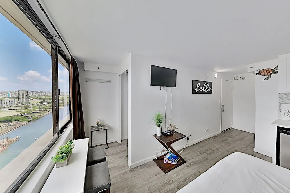 Hawaiian Monarch 2312 Condo by Redawning