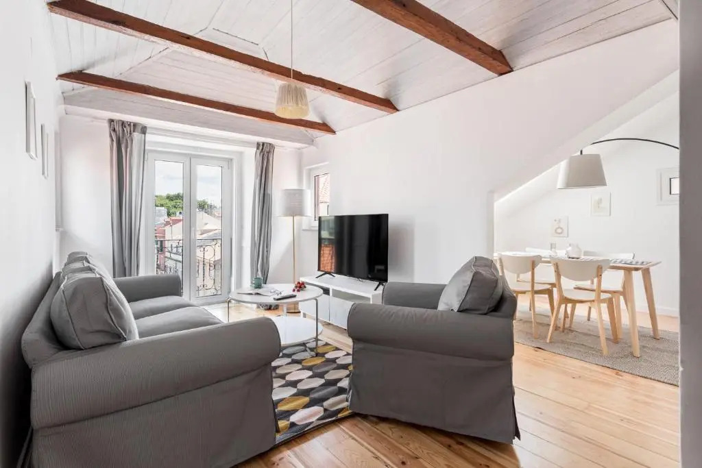 ALTIDO Stylish 2-bed Apt with balcony in Lapa, 5mins to National Museum of Ancient Art