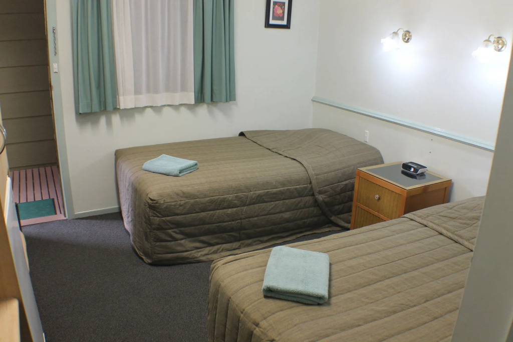 Lake Forbes Motel