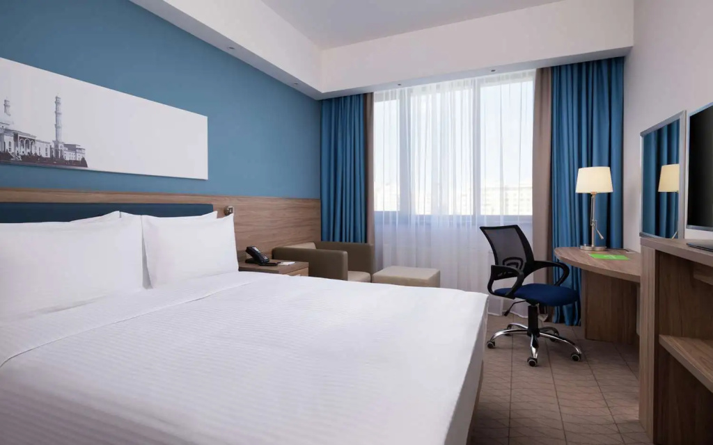 Hampton By Hilton Astana Triumphal Arch