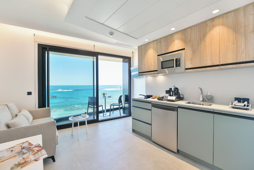 OH Suites Paseo de las Canteras 58