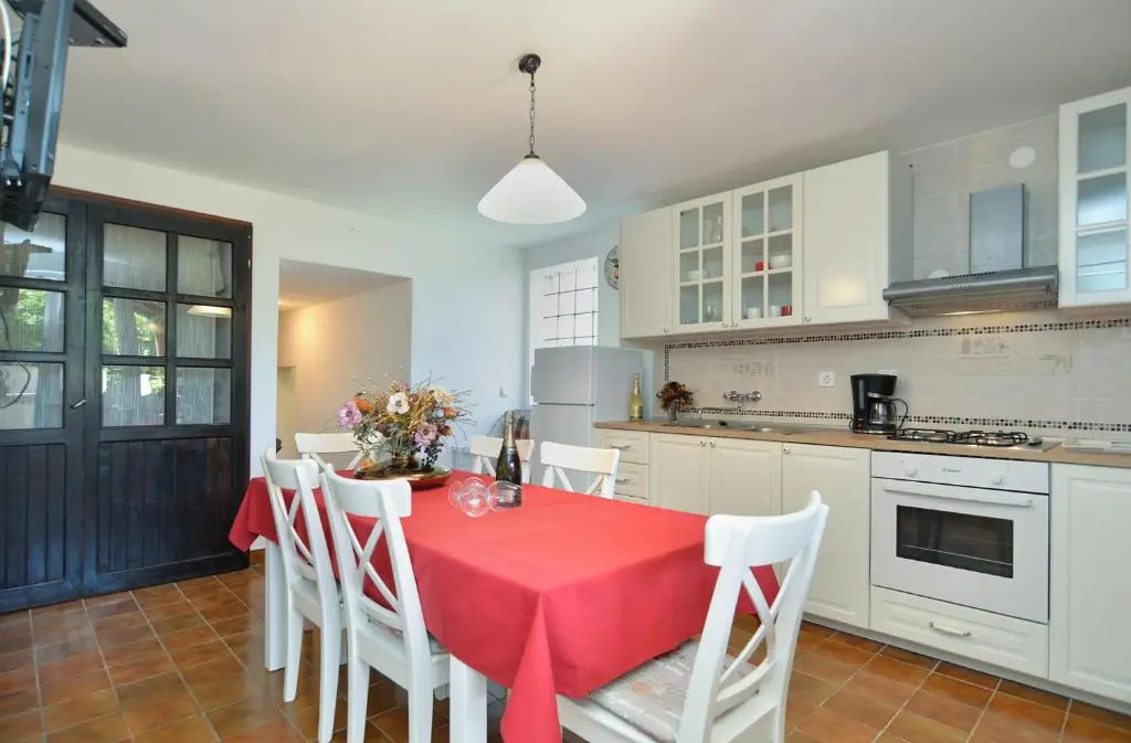 House Vlade 1219