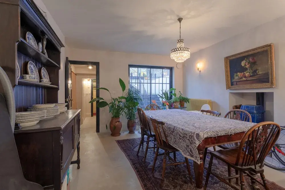 3 Bedroom House With Garden in London Fields