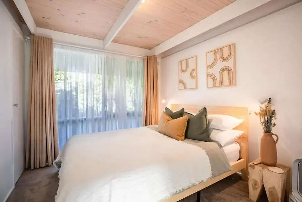 Sol Coastal Retreat - Outdoor Spa and Sauna