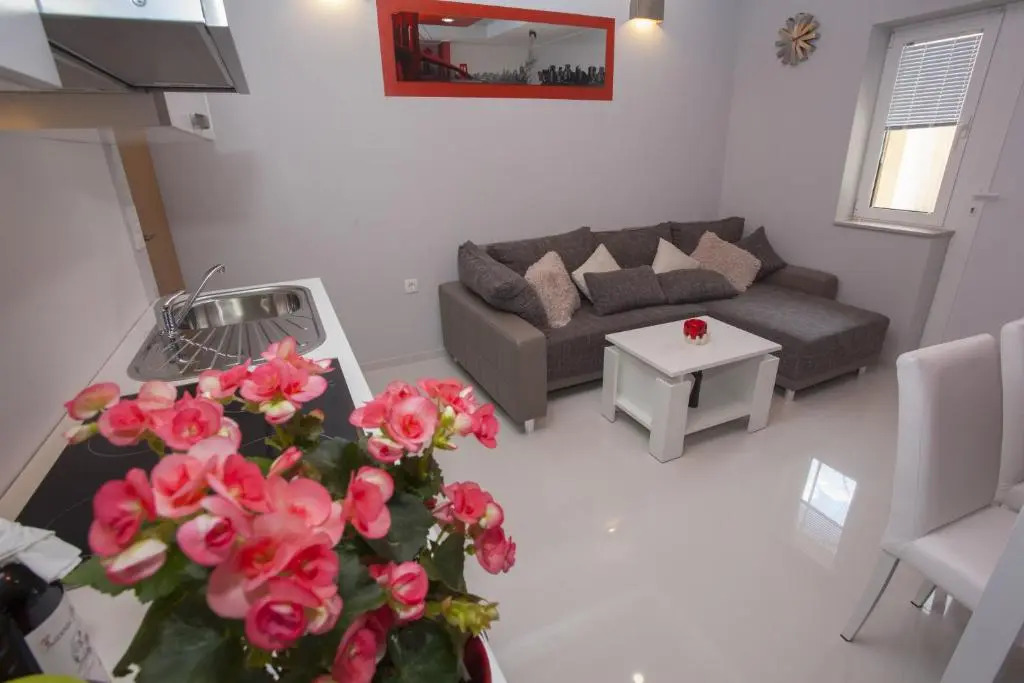 Lara Apartments
