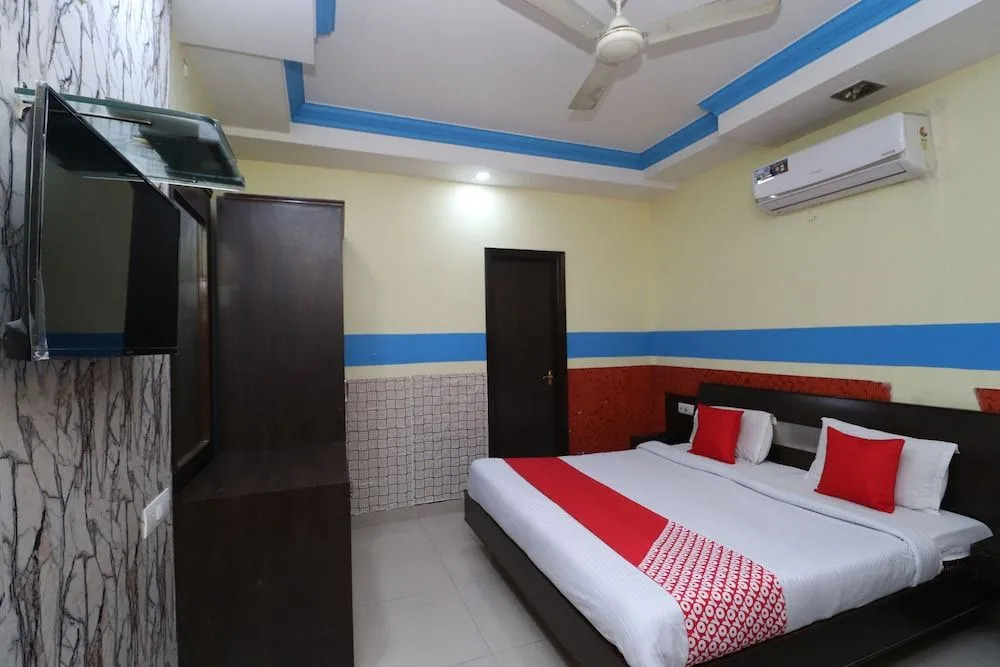 OYO 30100 Lucky Guest House