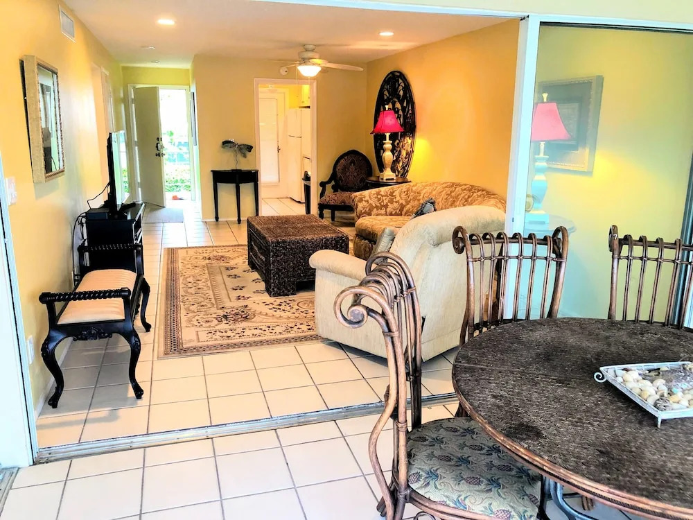 Olde Naples Condo #815
