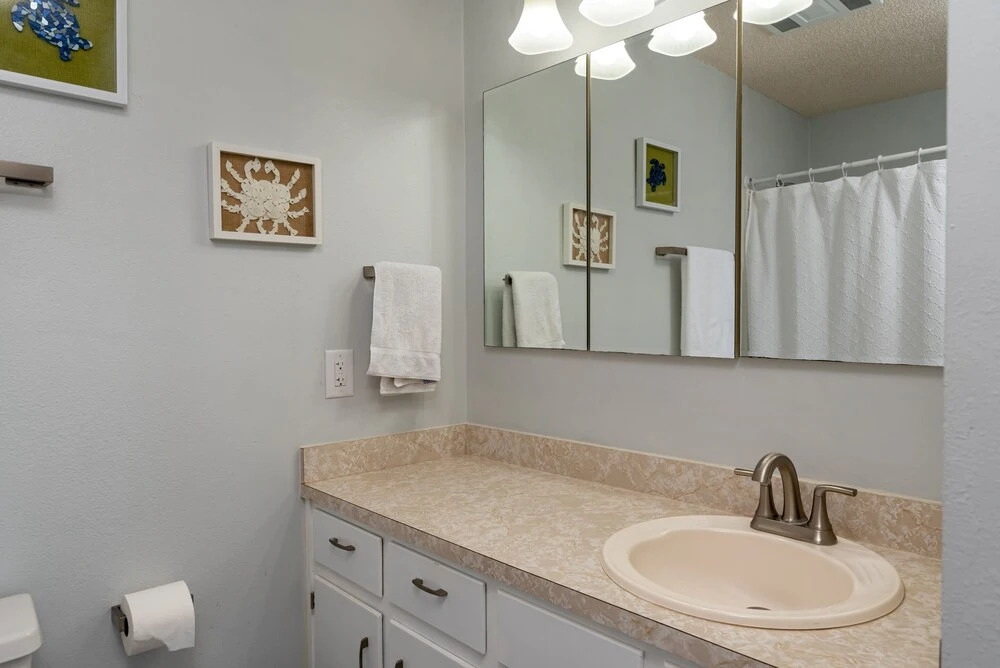 At Last! - Private Bay Beach! Unique Octagonal House Offers Views From Nearly Every Room. Enjoy The Lovely Wrap Around Porch. 3 Bedroom Home by Redawning