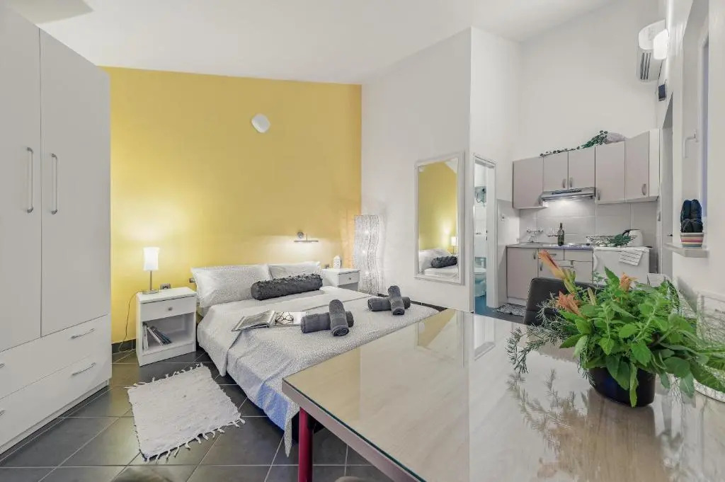 Apartments Lodra