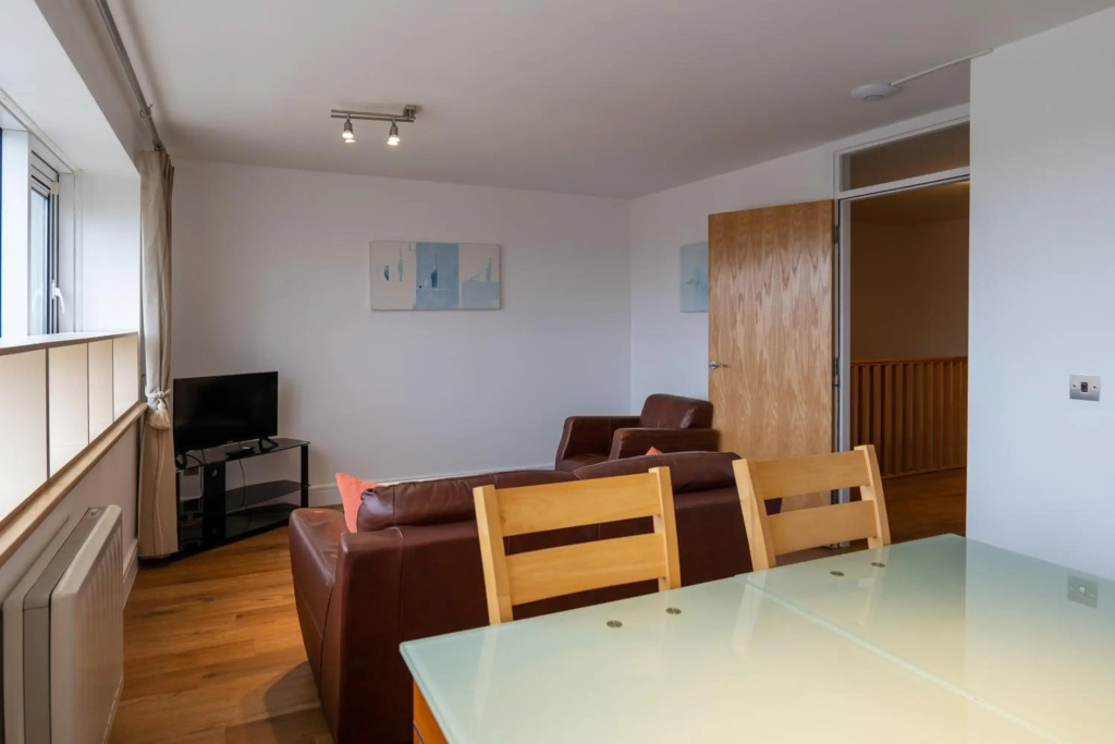 Geata na Cathrach - Galway Lakeside Apartments
