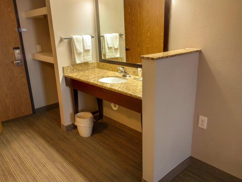 Country Inn & Suites by Radisson, Portland International Airport, OR