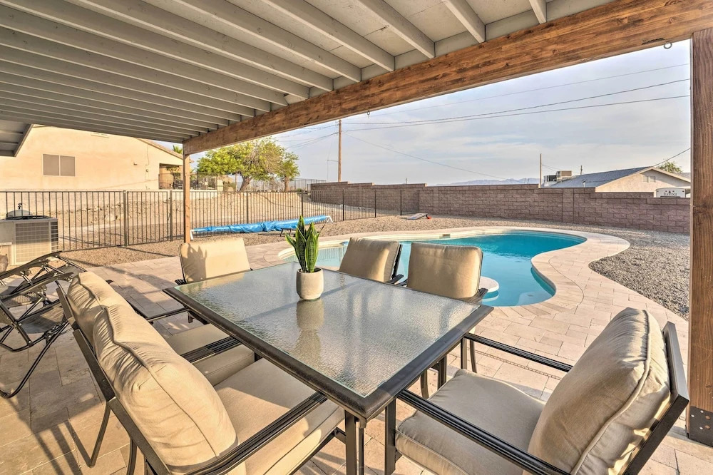 Desert Getaway w/ Pool, 2 Mi to Lake Havasu!