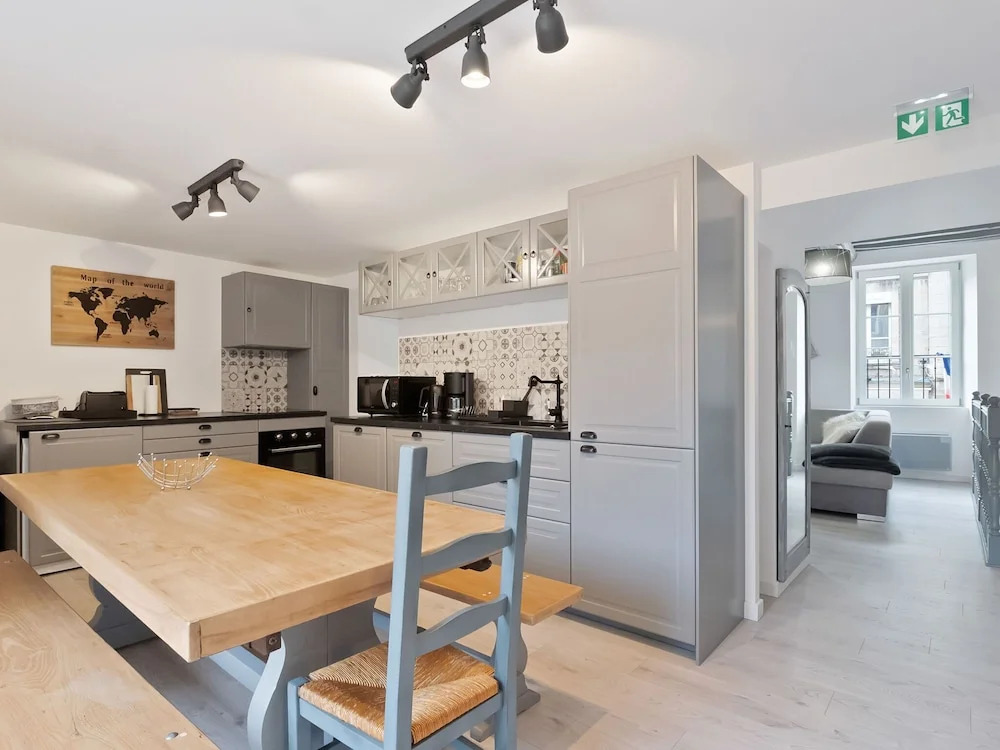 Fascinating Apartment in Bayeux With Communal Terrace/living Room and Kitchen