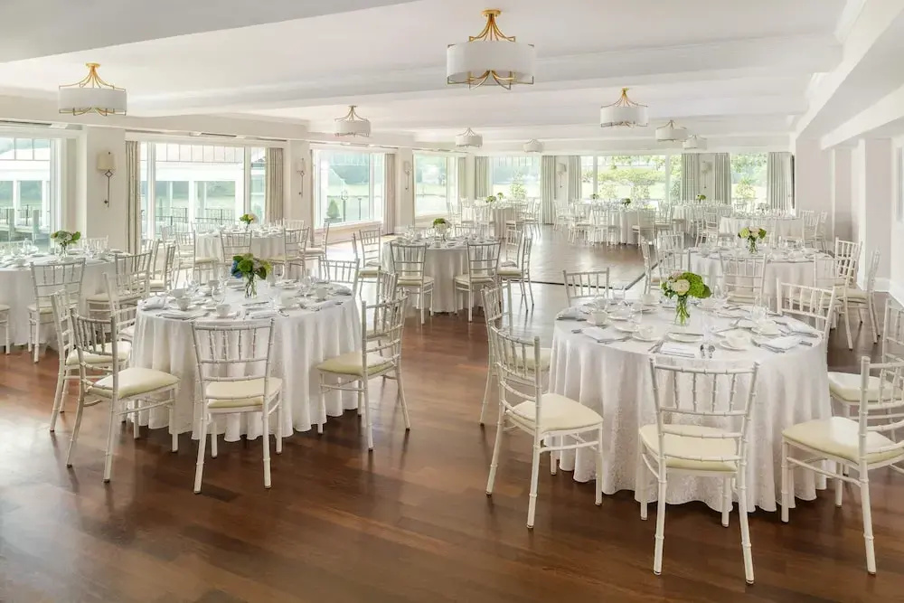 The Oaks Waterfront Hotel