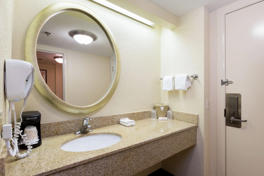 Red Roof Inn - Houston Westchase