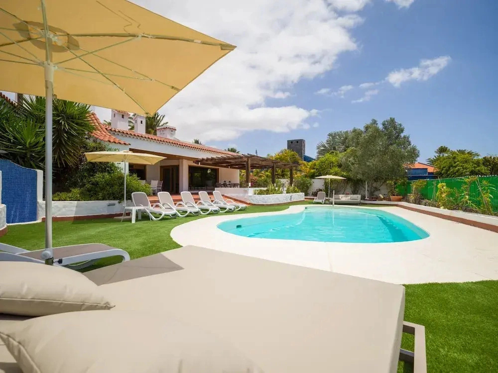 Chalet in Maspalomas with Heated Pool