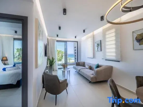 Waterside Sea View Apartments