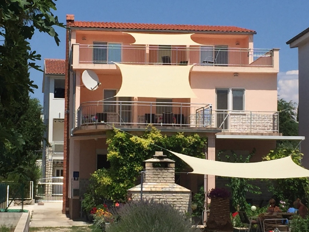 Apartment Đurđa - close to the sea A2 Pirovac, Riviera Sibenik