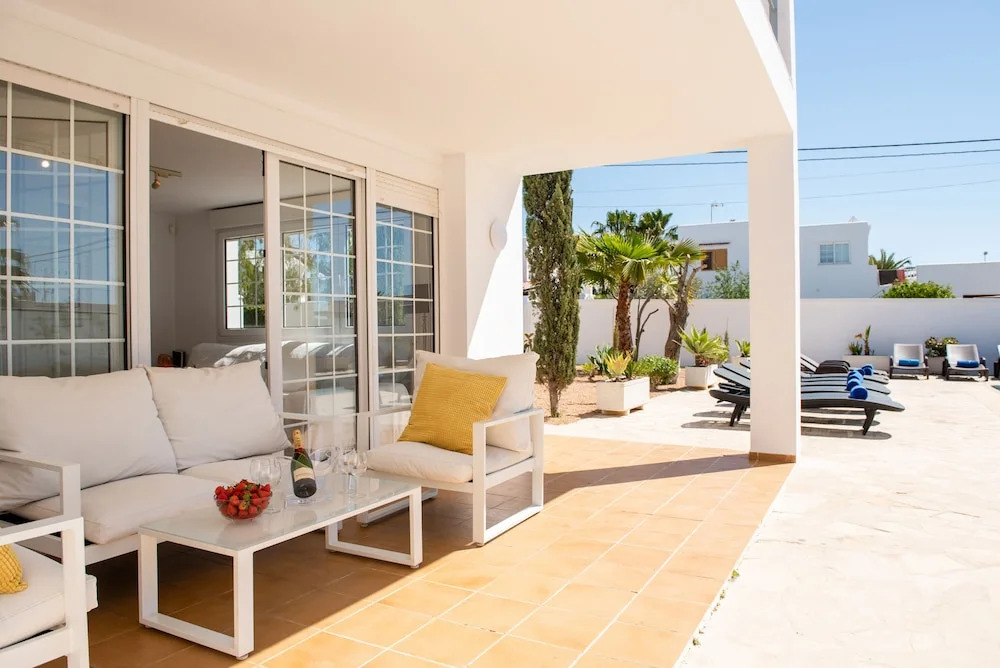 Villa in Playa den Bossa, 5 min SupermarketBBQ