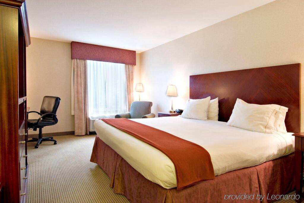 Holiday Inn Express and Suites Surrey by IHG