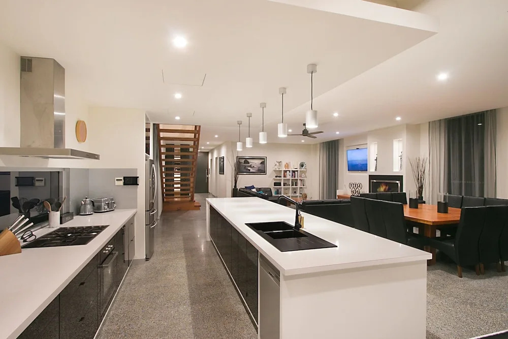 Deluxe Beach House On Banzai