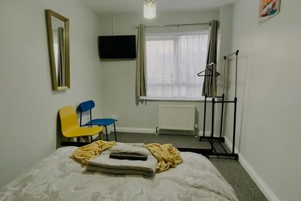 Corby- Split Level Apartment With 3 Bedrooms