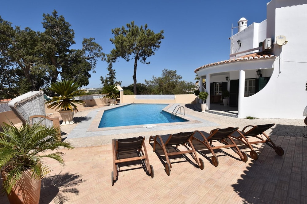 Villa Casa Tulipa Sleeps 4 with Pool Garden & A c
