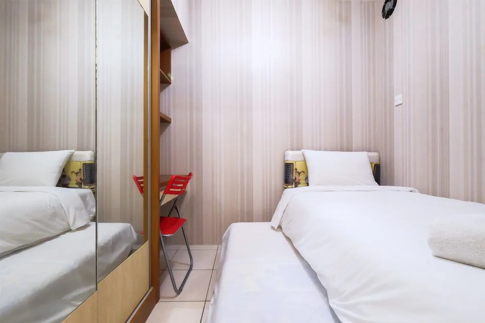 Green Bay Pluit Apartment With Direct Access To Shopping Center