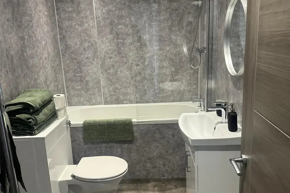 Central 3-bed Seaside Apartment - Sleeps 5