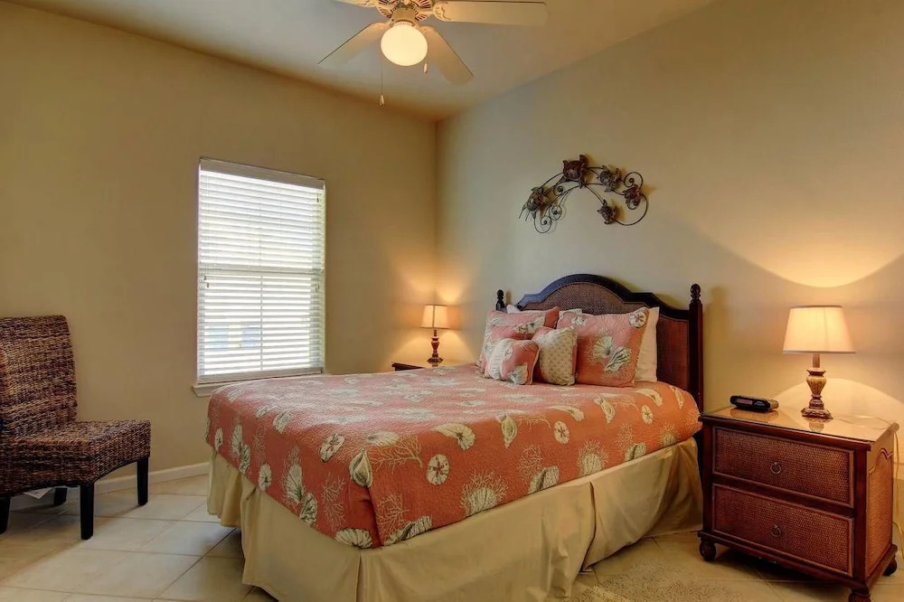 Lazy Pelican - Two Bedroom Townhome