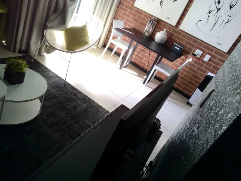 Lovely Rosebank 1-bedroom condo with pool & cinema