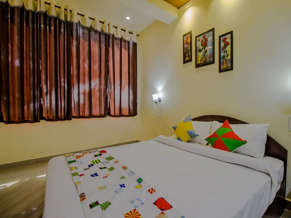 OYO 14182 Home Graceful Studio Ashwem