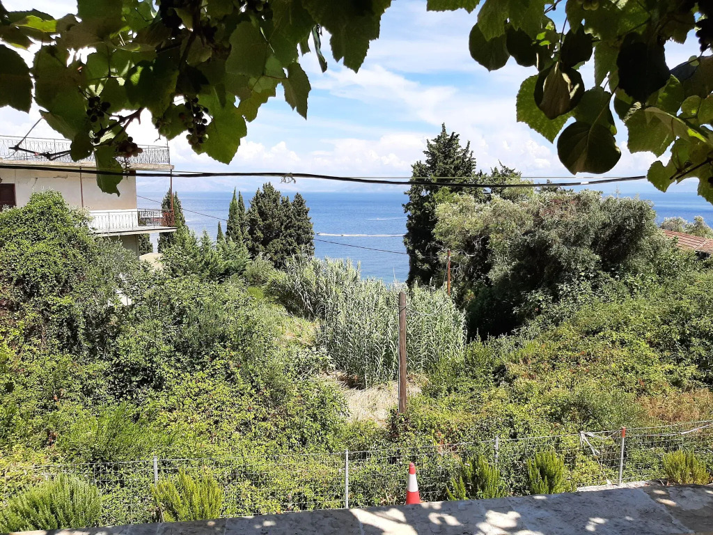 Cosy apartment in Mpenitses with terrace