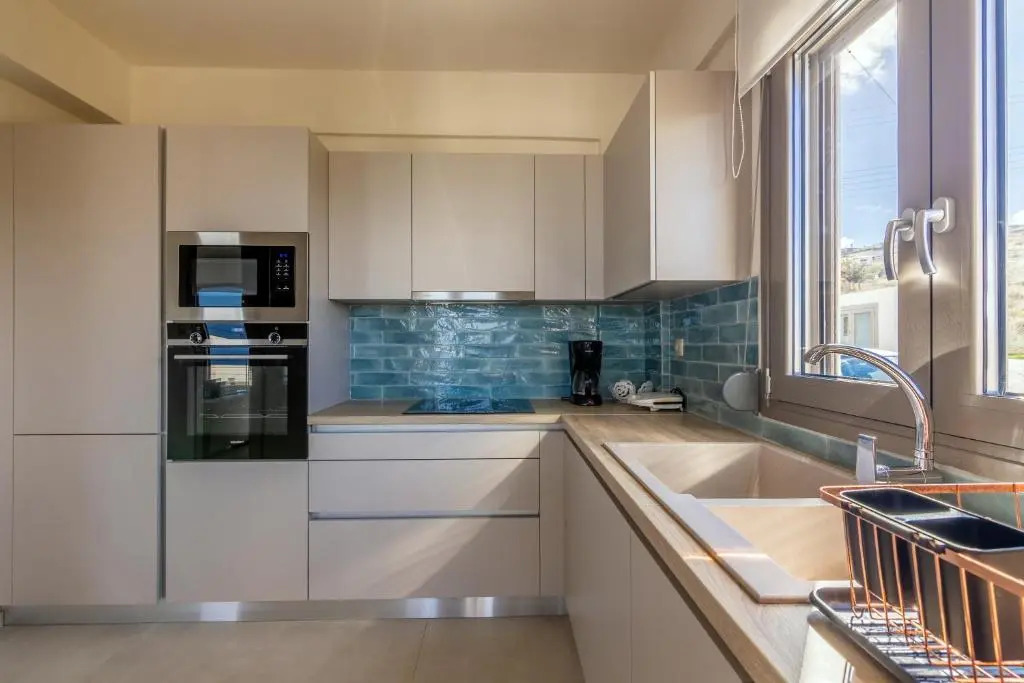 3 Bedroom Villa with Stunning Sea View & Private Parking